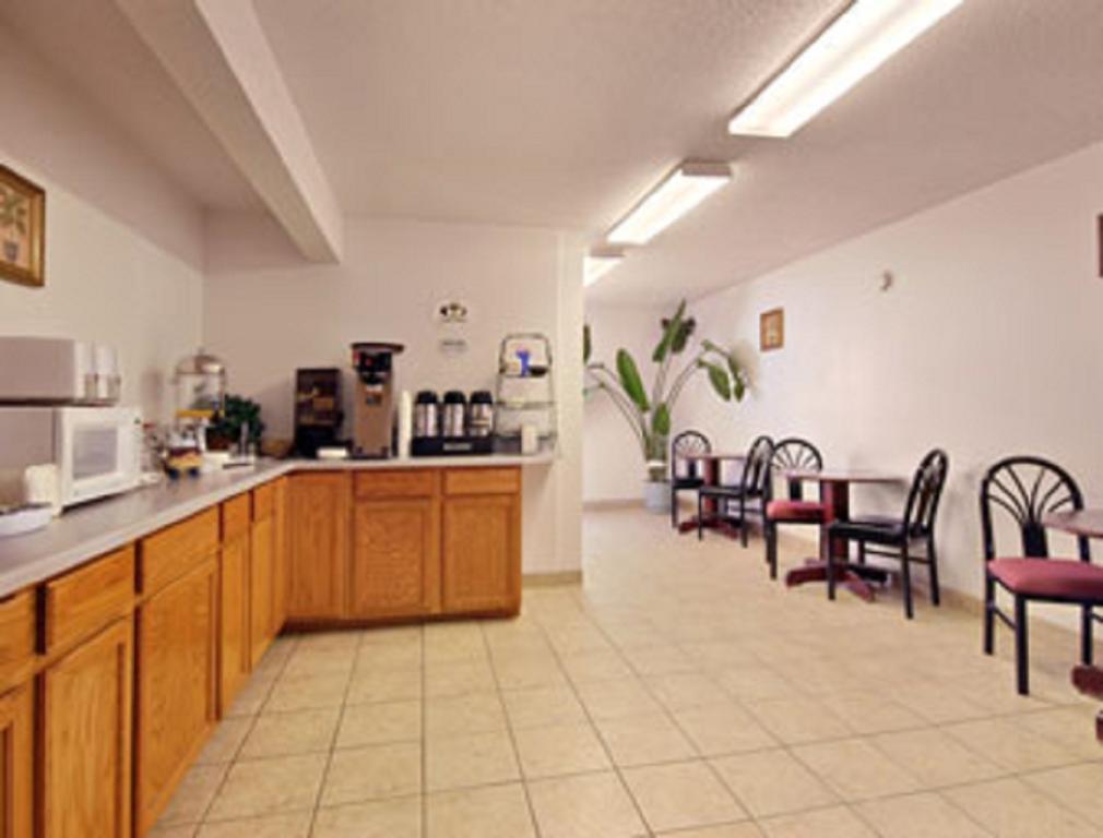 Motel Super 8 By Wyndham Osceola Ia Exteriér fotografie